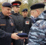 Герой России Андрей Фроленков вручил кадету Федору Симоненко берет собровца - Газета Маяк