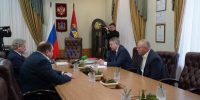 Губернатор Александр Богомаз встретился с новым главным тренером брянского «Динамо» Андреем Канчельскисом - Газета Маяк