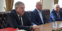 Губернатор Александр Богомаз встретился с заместителем секретаря Общественной палаты РФ - Газета Маяк
