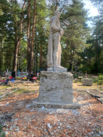 В Новозыбковском городском округе продолжаются работы по благоустройству мемориальных комплексов